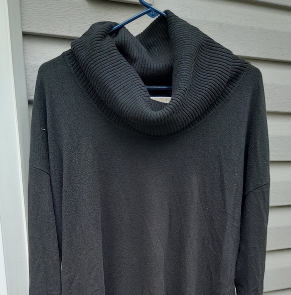 Women's Black Fringe Sweater - Picture 3 of 4